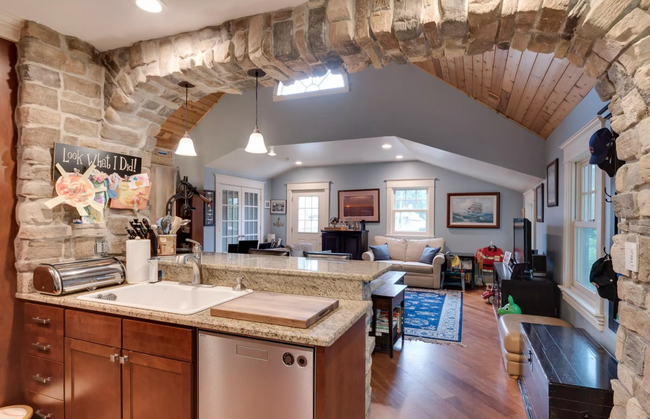 Kitchen/living room - 126 Lathrop Ave