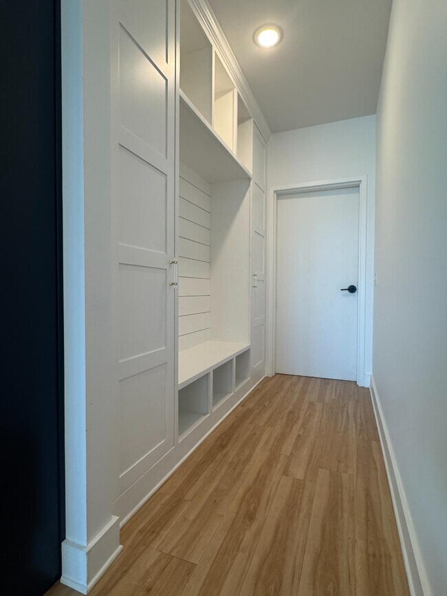 Foto del edificio - 120 N Lake Park Blvd