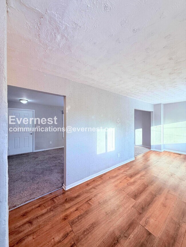 Foto del edificio - 4 Bed/1 Bath Home with Off-Street Parking / Pet-Friendly / Vouchers Accepted / Available Now!