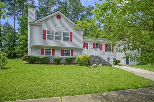 Building Photo - Single Family | Sunroom | Fenced yard