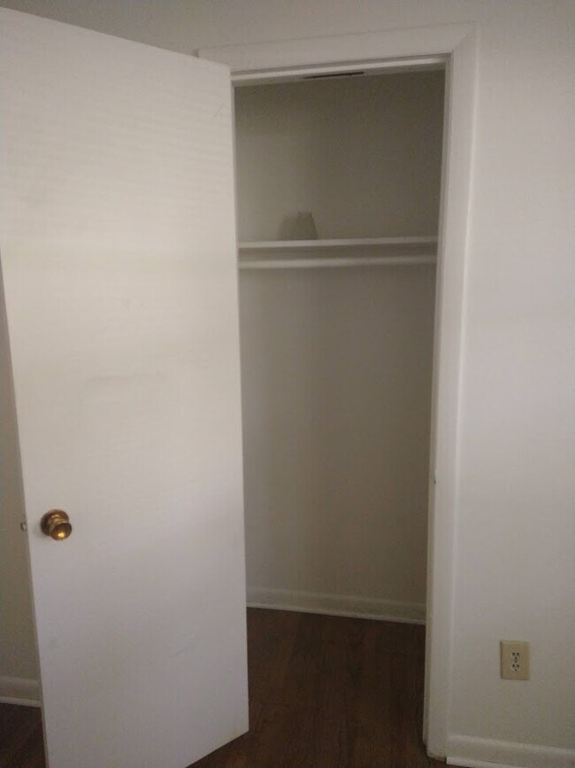 Foto del edificio - 3br1ba, hardwood floors, back yard, no pets