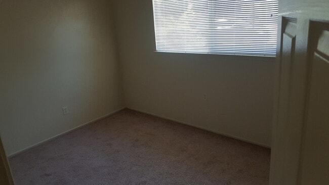 Building Photo - 3 Bedroom Yuba City Home Coming Available
