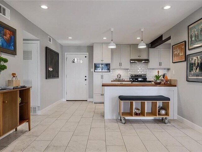 Foto del edificio - 6501 E Hill Dr