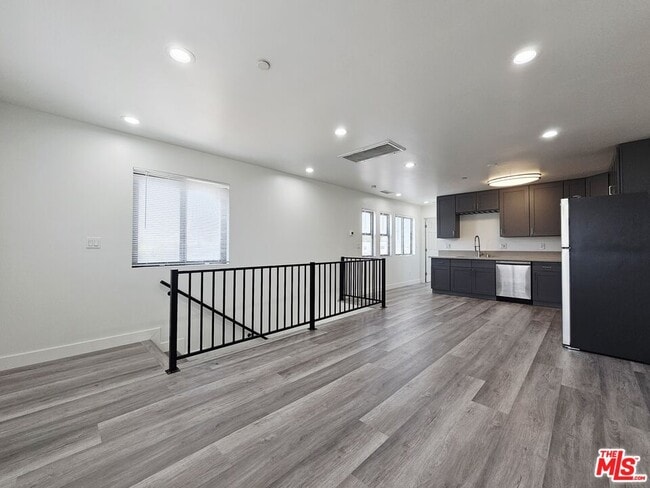 Building Photo - 4112 Normandie Ave