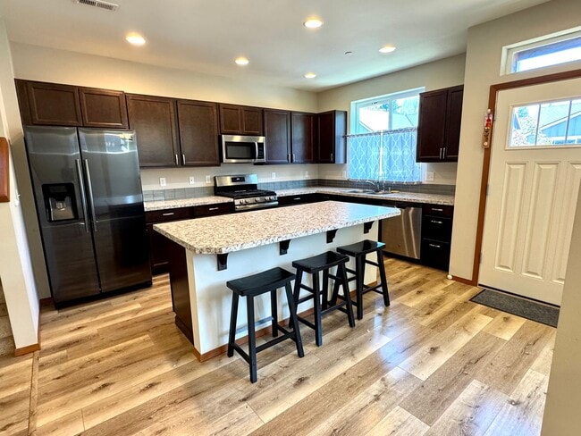 Building Photo - Modern and Stylish 3-Bedroom Manette Home