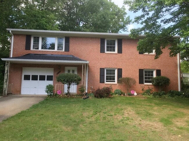 Building Photo - 9132 Braeburn Dr