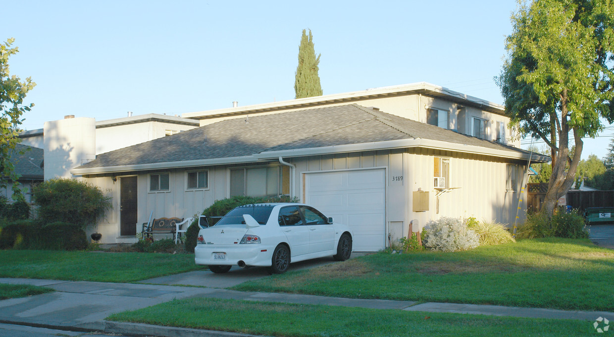 Foto principal - 3789 Starview Dr