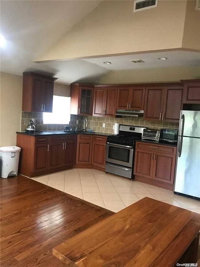 Foto del edificio - 77-36 168th St