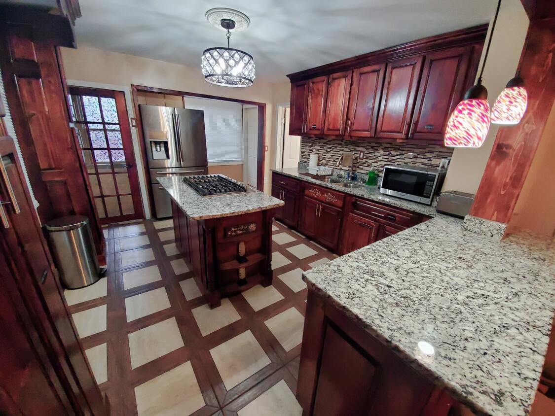 Foto principal - 2476 Hewitt St