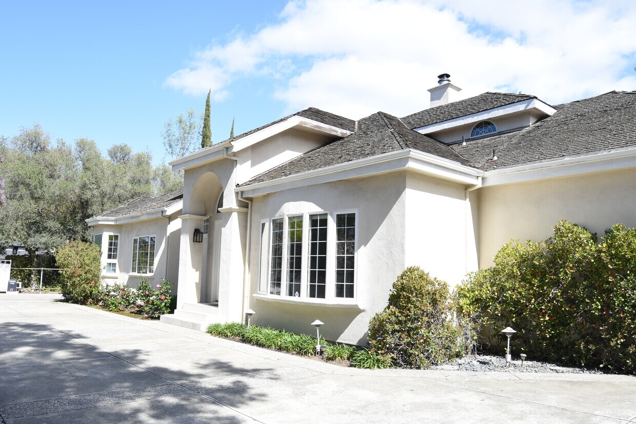 Front Elevation - 190 El Camino Real