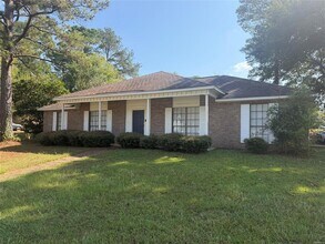 Building Photo - 1206 Kingston Green Dr