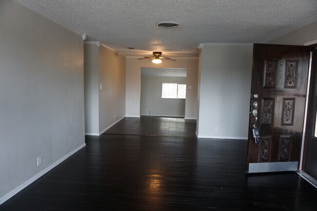 Building Photo - 1609 Sunnyside Ln