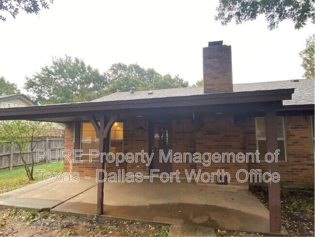 Building Photo - 7705 Red Oak St