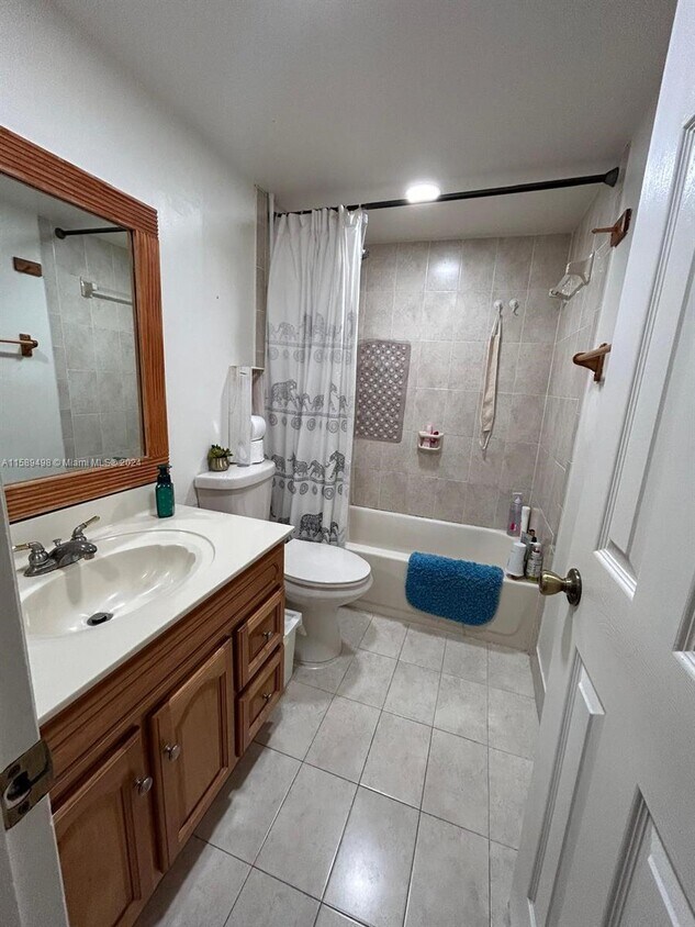 Foto del edificio - 8015 SW 107th Ave