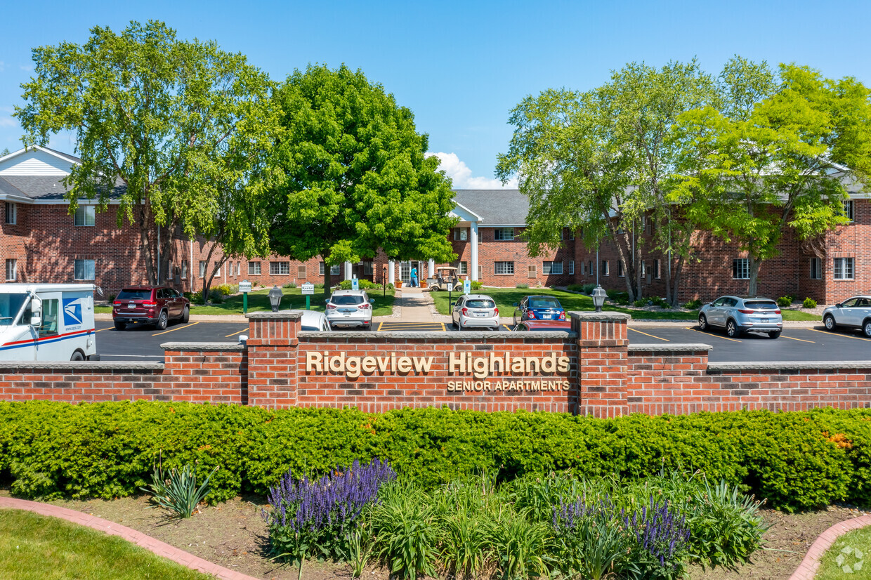 Foto principal - Ridgeview Highlands Apartments & Townhomes...