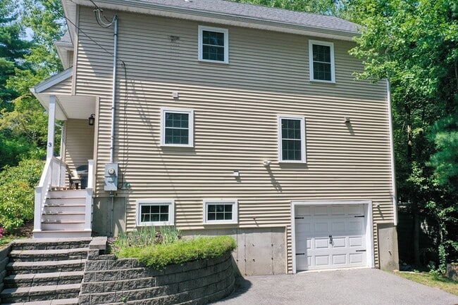 Building Photo - 3 Redwood Rd