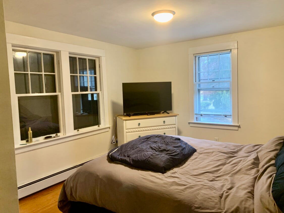 400 Middle Hwy Unit 1, Barrington, RI 02806 Apartments in Barrington, RI