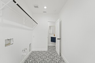 Building Photo - 10722 Lynbrook Dr