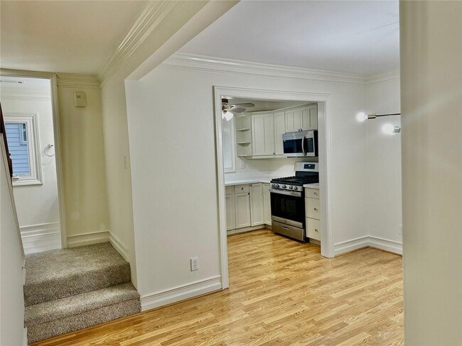 Building Photo - 835 Glendale Terrace NE