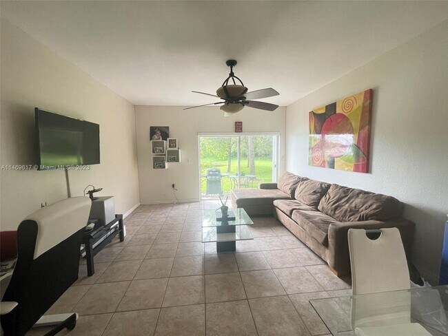 Foto del edificio - 4904 SW 141st Ave