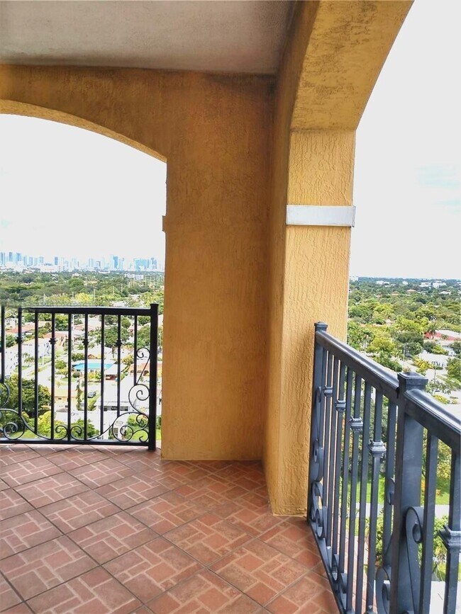 Foto del edificio - 1627 SW 37th Ave