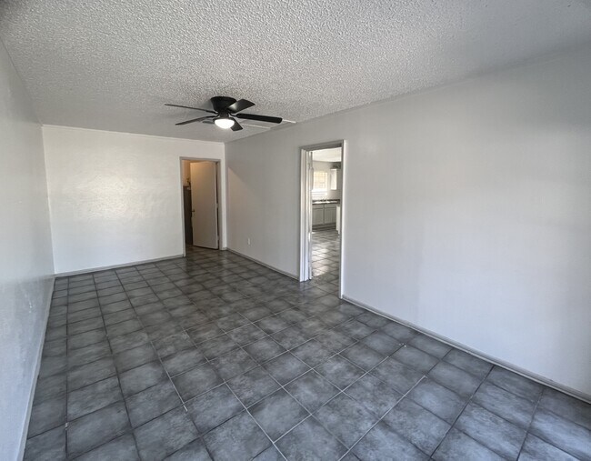 Foto del edificio - 409 Chapparal St