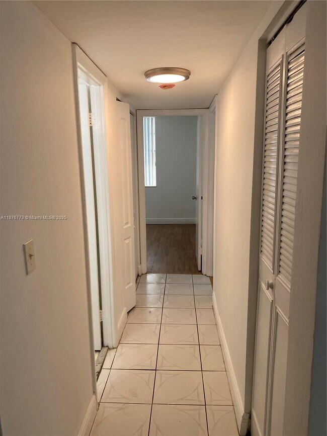 Foto del edificio - 486 NW 165th St