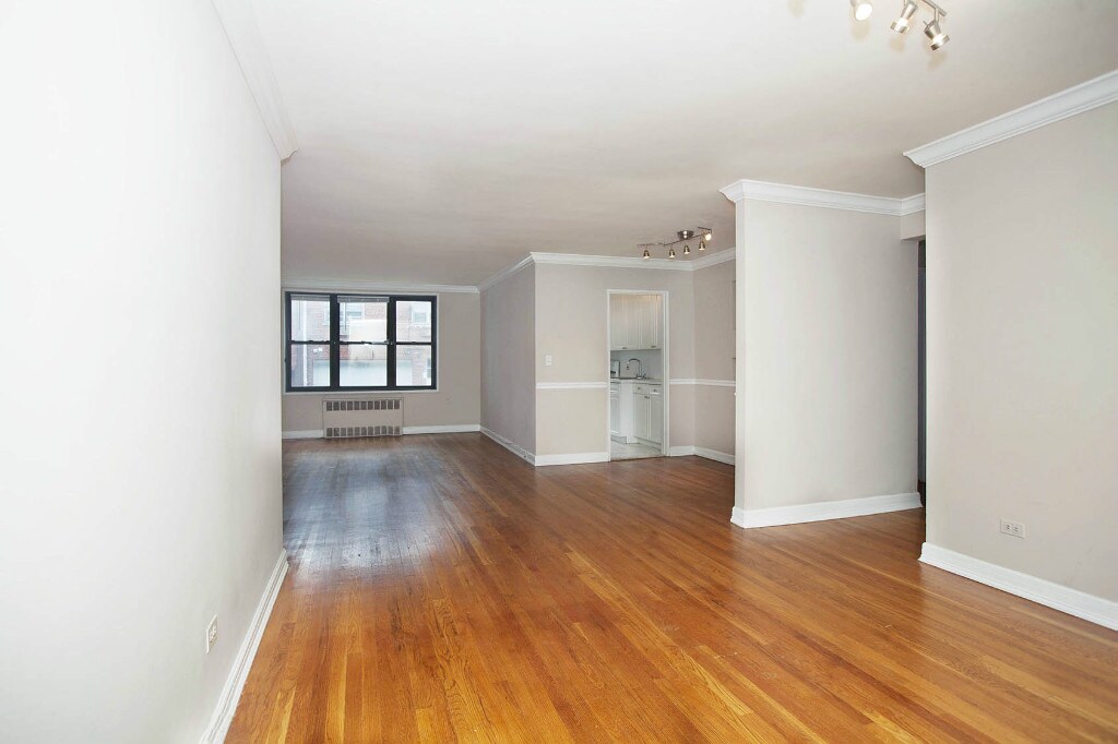 Primary Photo - 530 W 236th St
