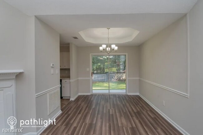 Foto del edificio - 3 br, 2 bath House - 669 Wellington Drive ...
