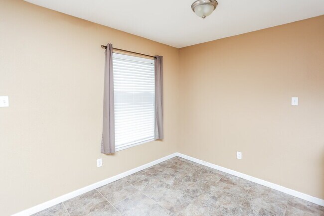 Foto del edificio - 1804 Primrose Ln