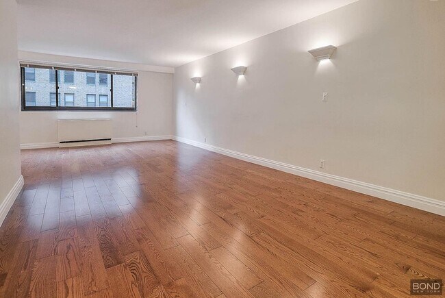Foto del edificio - 330 W 45th St