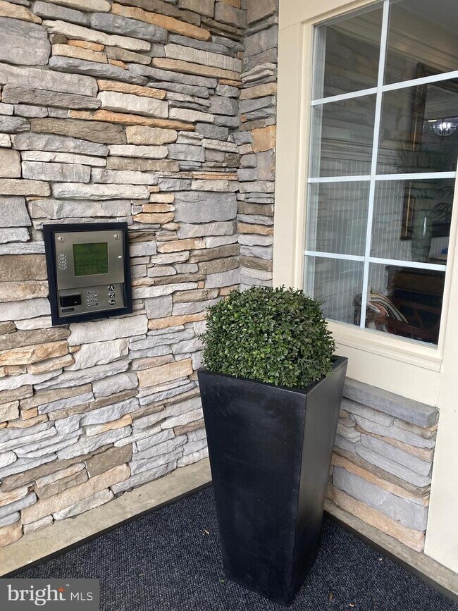 1601 Ladue Ct Unit 302, Woodbridge, VA 22191 Condo for Rent in