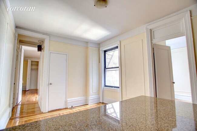 Building Photo - 160 Claremont Ave