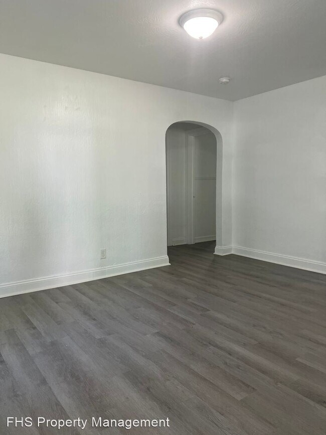 Building Photo - 2 br, 1 bath House - 1876 N BroadwayAve