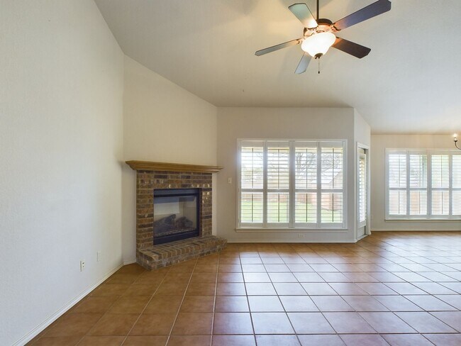 Building Photo - Charming 3-Bedroom Gem in Fredericksburg with Spacious Interior on PaintBrush Hollow