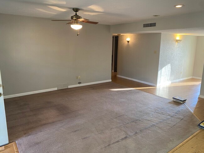 Building Photo - 5905 Willow Way