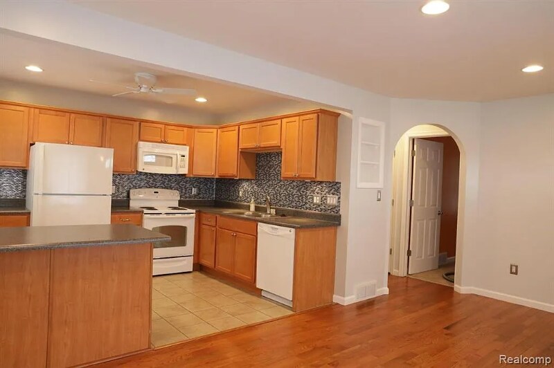Building Photo - 1260 Harwood Ave