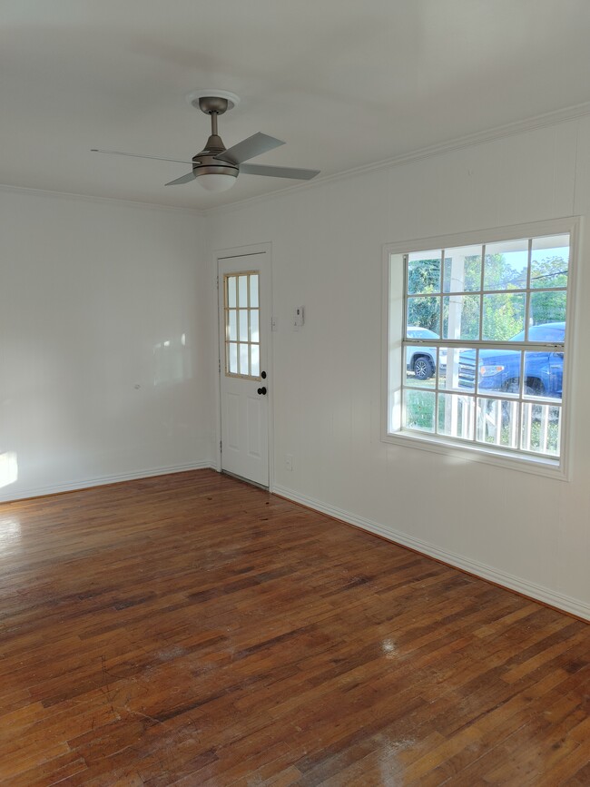 Building Photo - 1307 County Rd 857