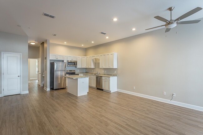 Building Photo - 2170 Capital Cir SE