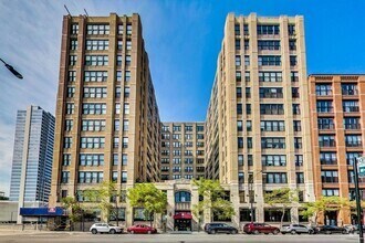 Building Photo - 728 W Jackson Blvd