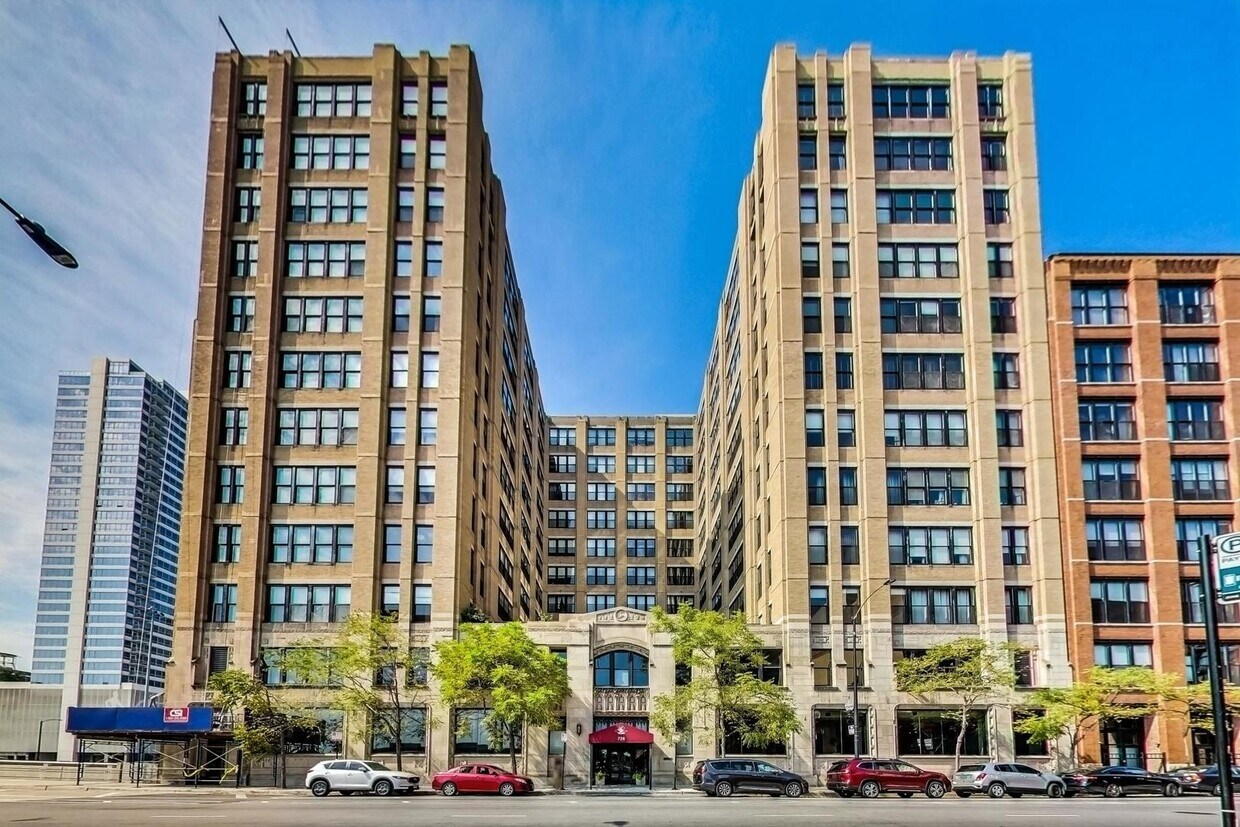 Foto principal - 728 W Jackson Blvd