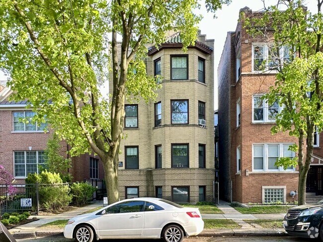 Building Photo - 2131 W Giddings St