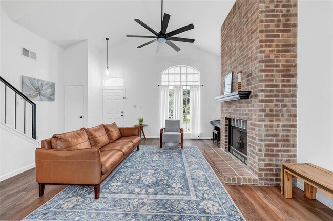 Building Photo - 1700 Palmetto Dr