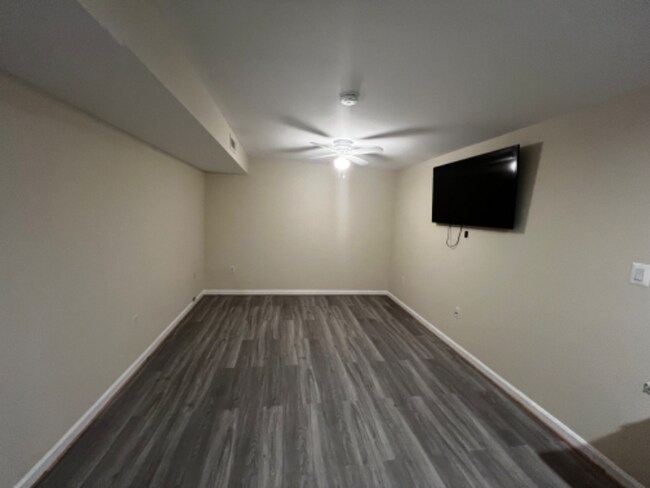 Building Photo - 9310 Camphor Ct