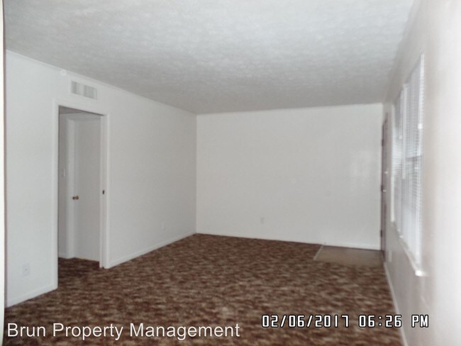 Building Photo - 609 E Inskip Dr
