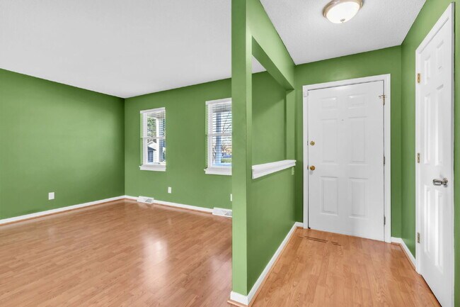 Building Photo - 3BR/2BA Cul-de-Sac Retreat Minutes from Downtown..Fenced Yard & Deck! $2100/mo rent