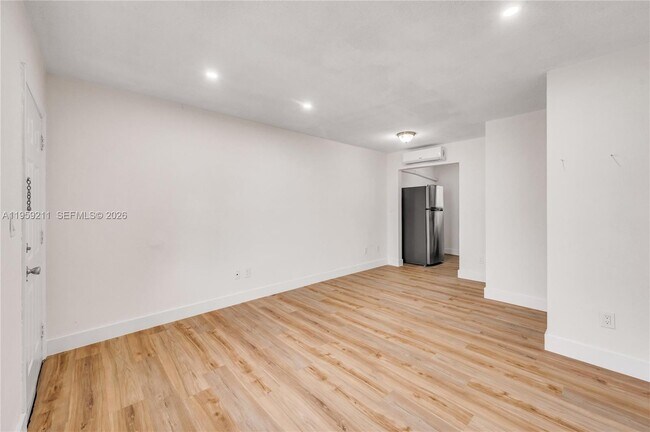 Foto del edificio - 668 NW 31st St