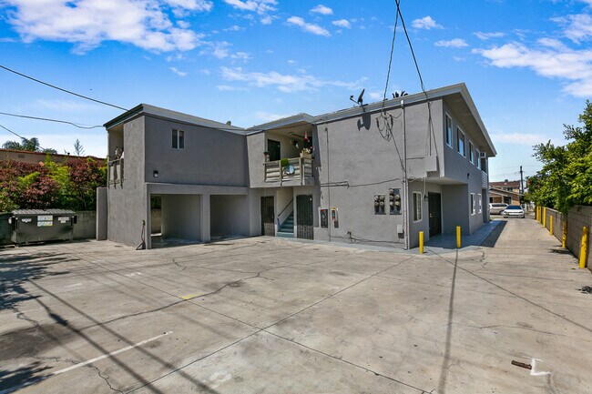 Building Photo - 2726 Alsace Ave