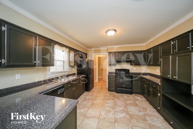Foto del edificio - 8158 Creekside Cir S