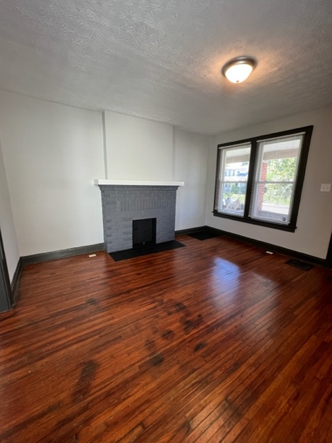 Foto del edificio - 1004 Fairwood Ave